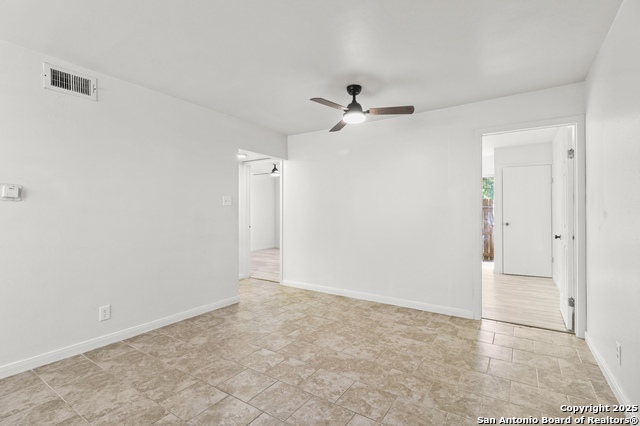 Image 2 of 24 For 923 Vance Jackson  905