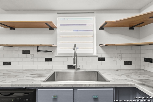 Image 3 of 24 For 923 Vance Jackson  905