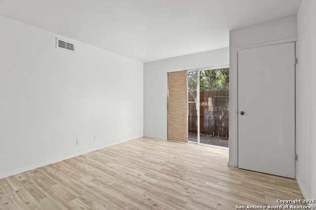 Image 4 of 24 For 923 Vance Jackson  905