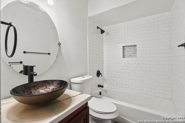 Image 7 of 24 For 923 Vance Jackson  905