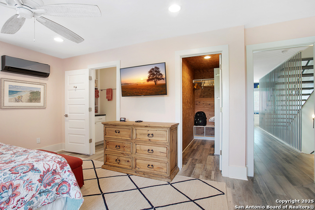 Image 10 of 25 For 825 Park E