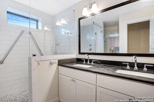 Image 11 of 25 For 825 Park E