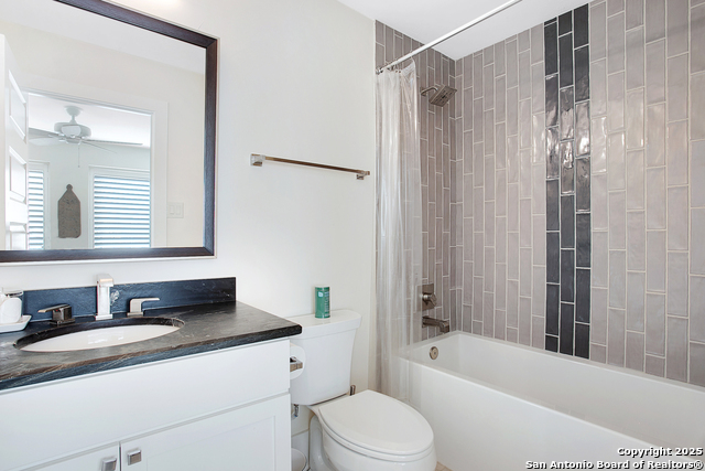 Image 14 of 25 For 825 Park E