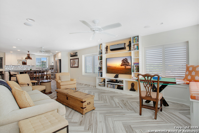 Image 17 of 25 For 825 Park E