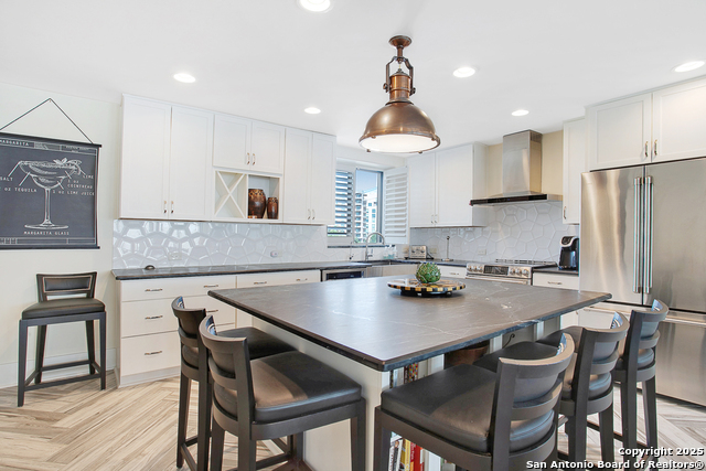 Image 18 of 25 For 825 Park E