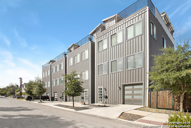 Image 2 of 25 For 825 Park E