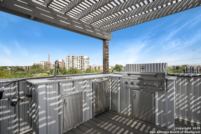 Image 22 of 25 For 825 Park E