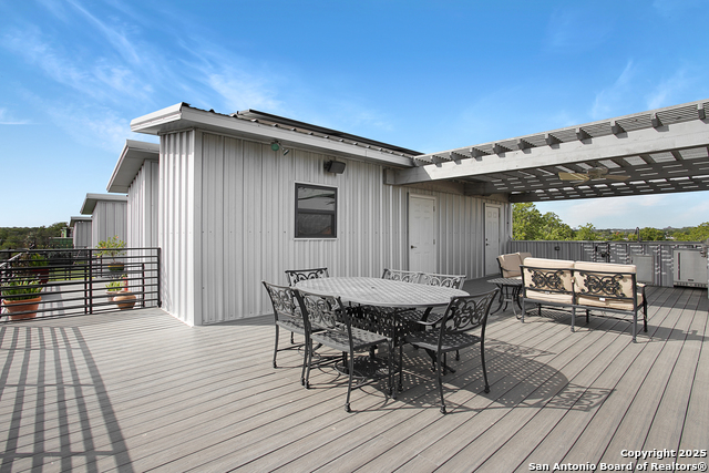 Image 23 of 25 For 825 Park E