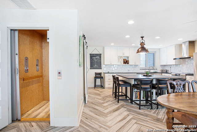 Image 24 of 25 For 825 Park E