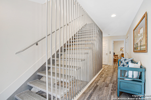 Image 3 of 25 For 825 Park E