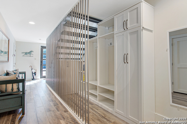 Image 4 of 25 For 825 Park E