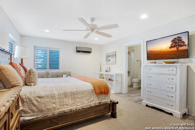 Image 6 of 25 For 825 Park E