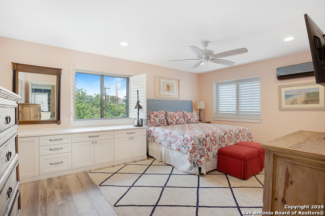 Image 8 of 25 For 825 Park E