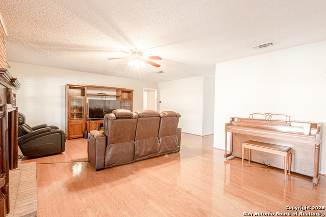 Image 10 of 30 For 729 Rocklyn Dr