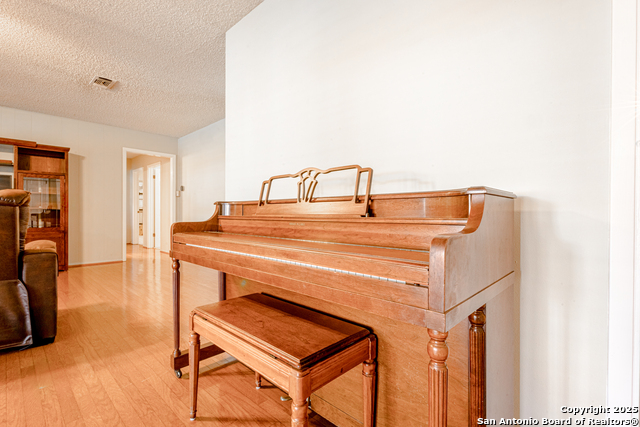 Image 11 of 30 For 729 Rocklyn Dr