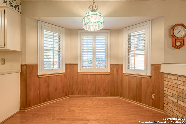 Image 14 of 30 For 729 Rocklyn Dr