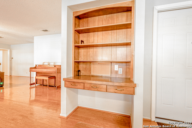 Image 17 of 30 For 729 Rocklyn Dr