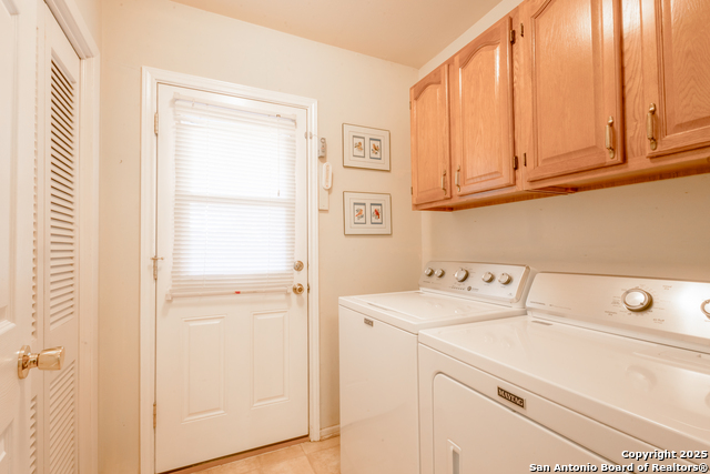 Image 19 of 30 For 729 Rocklyn Dr