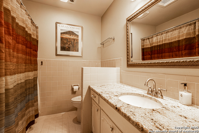 Image 23 of 30 For 729 Rocklyn Dr