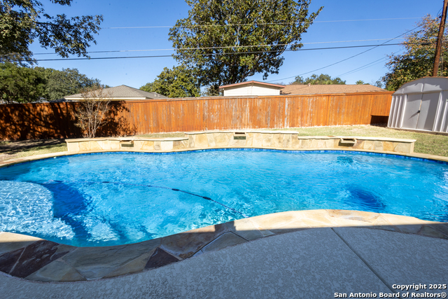 Image 26 of 30 For 729 Rocklyn Dr