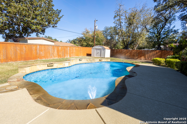 Image 28 of 30 For 729 Rocklyn Dr