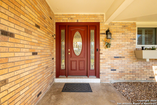 Image 5 of 30 For 729 Rocklyn Dr