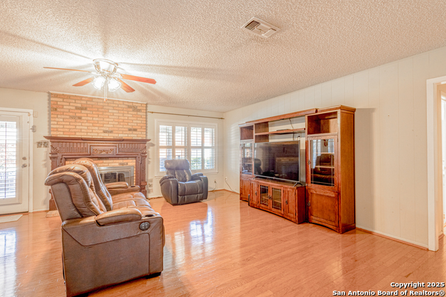 Image 7 of 30 For 729 Rocklyn Dr