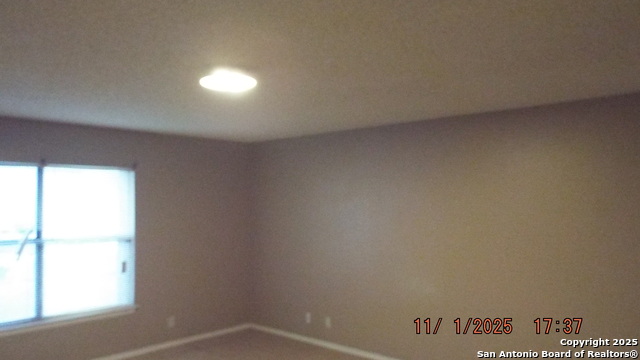 Image 5 of 6 For 1827 Leander