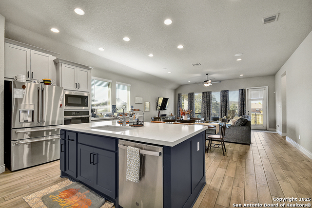 Listing photo id 10 for 2192 August  