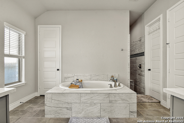 Listing photo id 23 for 2192 August  