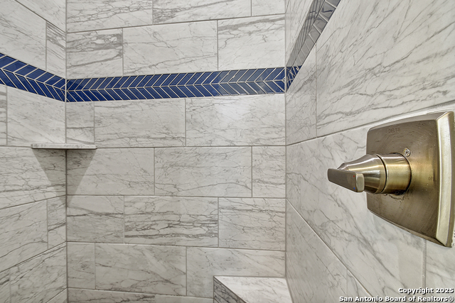 Listing photo id 25 for 2192 August  