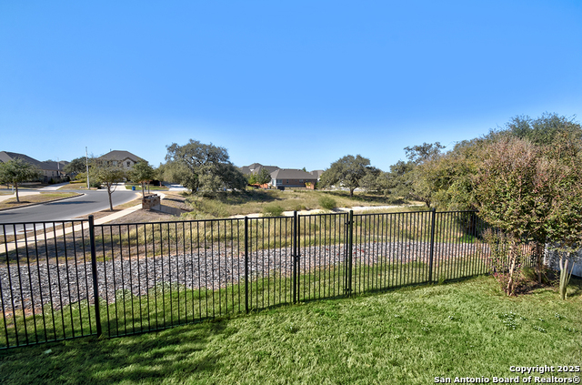 Listing photo id 27 for 2192 August  