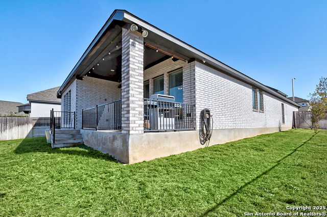 Listing photo id 28 for 2192 August  