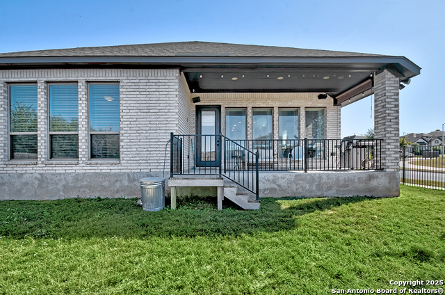 Listing photo id 29 for 2192 August  