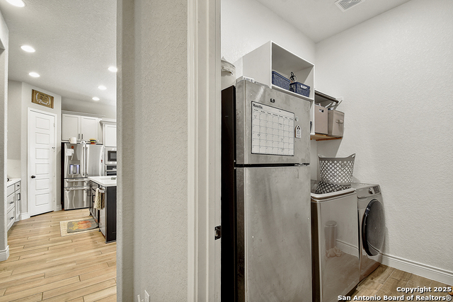 Listing photo id 6 for 2192 August  