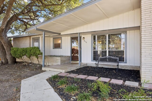 Listing photo id 0 for 6110 War Bonnet