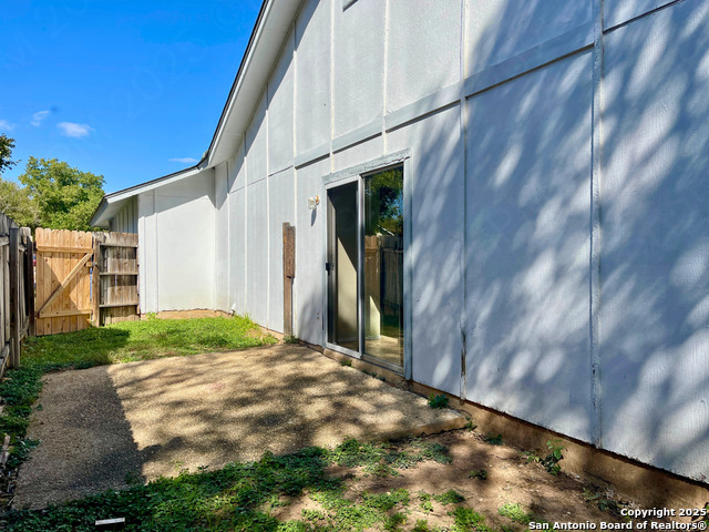 Listing photo id 8 for 8808 Meadow Range St