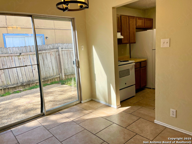 Listing photo id 3 for 8808 Meadow Range St