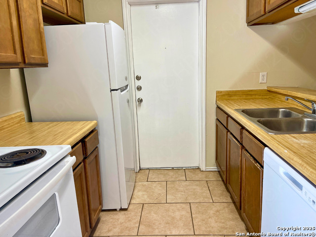 Listing photo id 4 for 8808 Meadow Range St