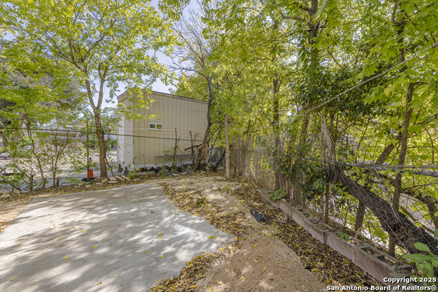 Image 13 of 17 For 308 Theo Ave W 2