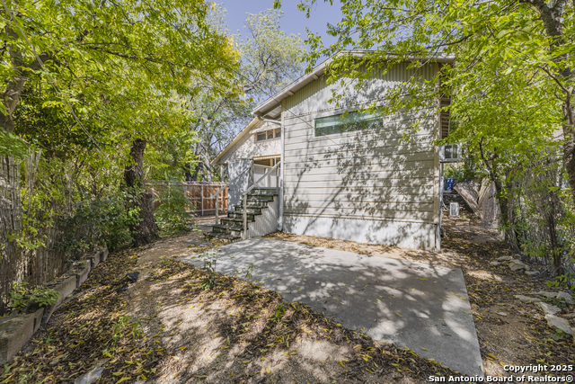 Image 14 of 17 For 308 Theo Ave W 2