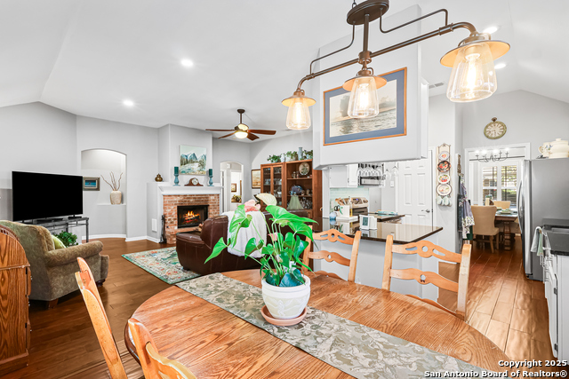 Image 13 of 36 For 6634 Shady Bend