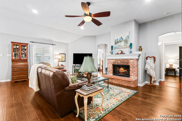 Image 8 of 36 For 6634 Shady Bend