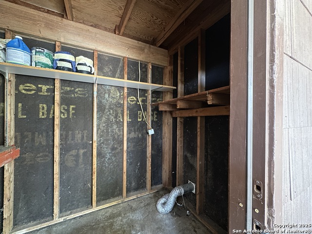 Image 10 of 12 For 5127 Village Green