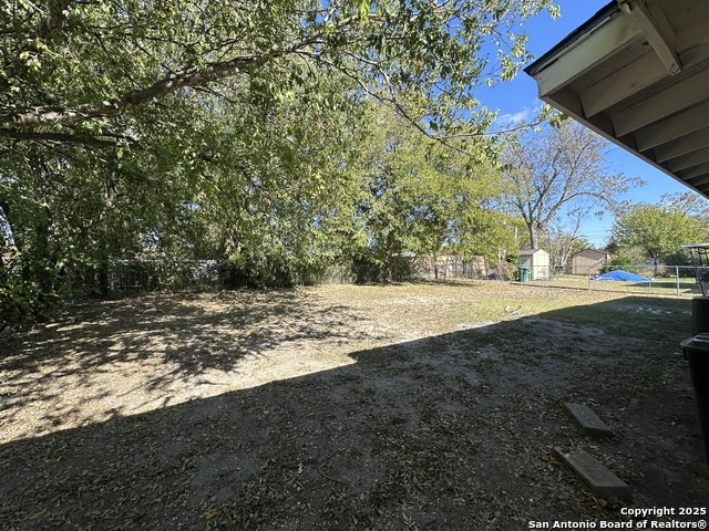 Image 11 of 12 For 5127 Village Green