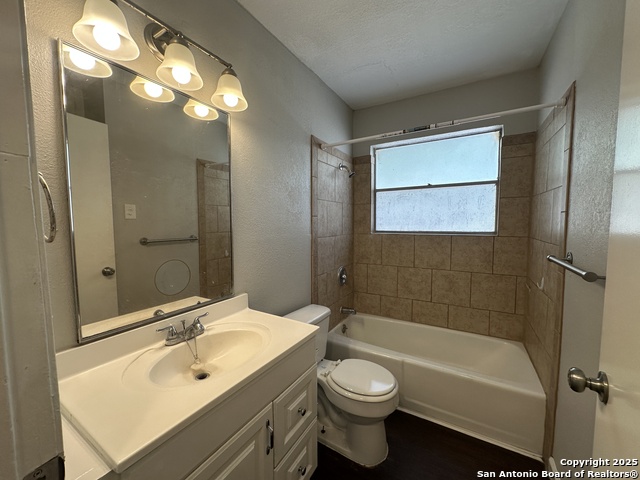 Image 6 of 12 For 5127 Village Green