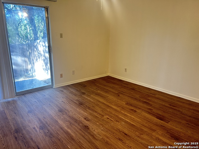 Image 7 of 10 For 14515-14517 Clovelly Wood