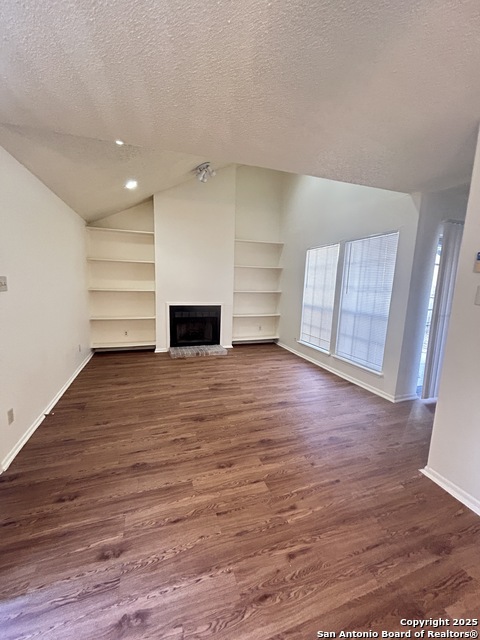 Image 9 of 10 For 14515-14517 Clovelly Wood