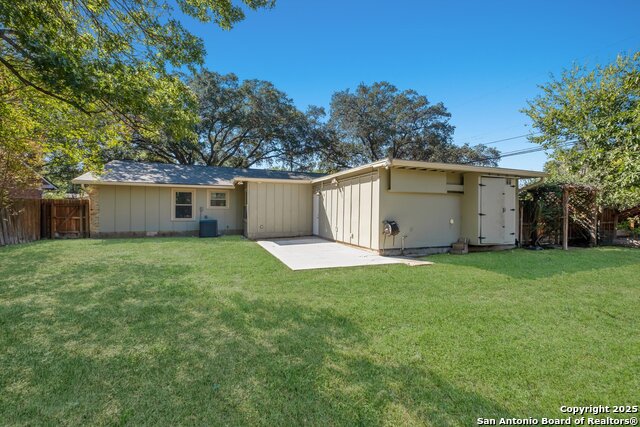 Image 26 of 27 For 8234 Greenbrier