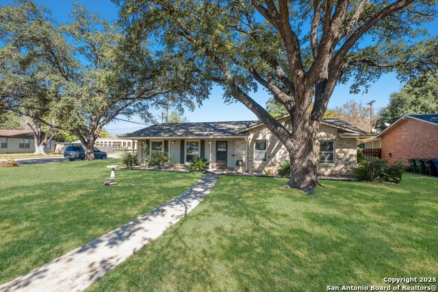 Image 4 of 27 For 8234 Greenbrier